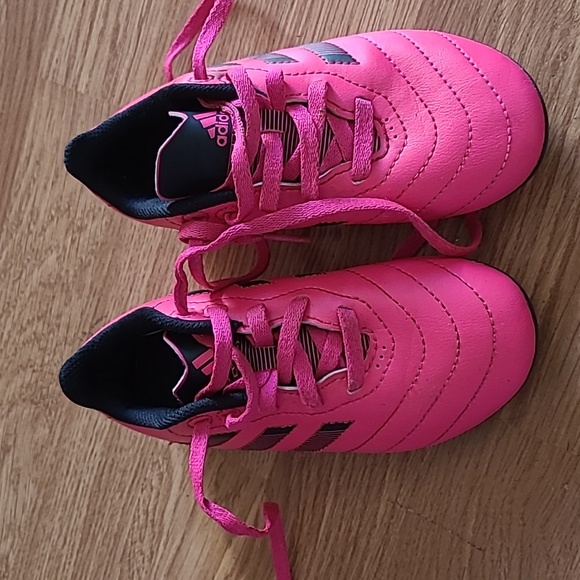 Kids Soccer Cleats - Picture 2 of 4